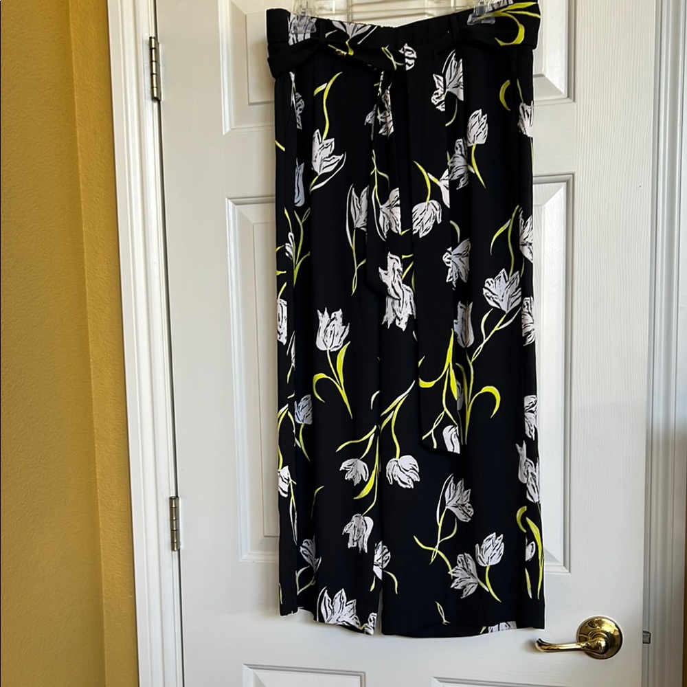 Halogen wide legs pants NWOT
 ( Elegant fabric / Print )